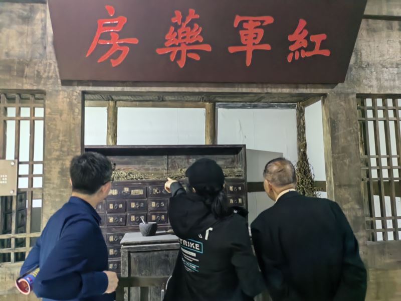 重庆采风：红色旅游可以增强海外华文媒体记者及全球华人华侨对中华民族的认同感