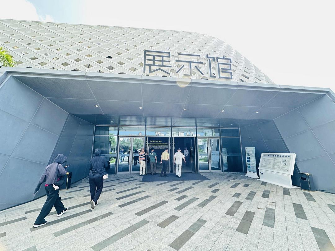 洋浦展示馆作为海南自贸港建设成果的“形象名片”和“对外窗口”‌独具重要意义