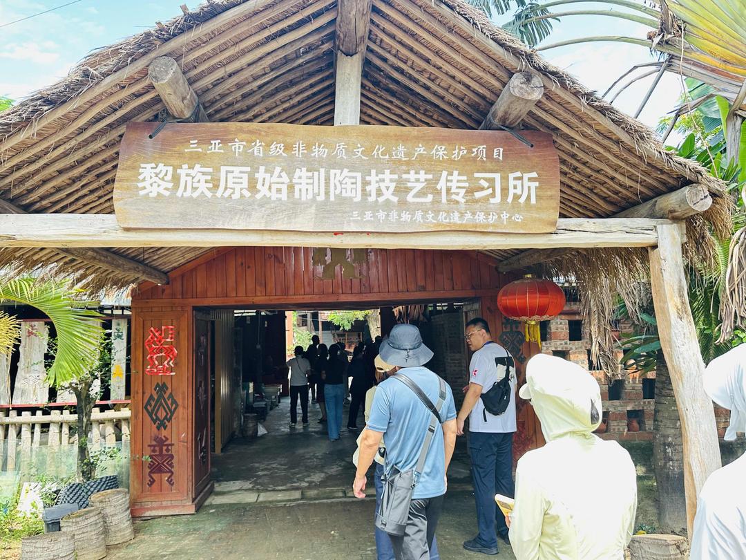 三亚黑土黎陶手工制品的传承保护和品牌创新重中之重是如何无缝衔接产学研旅
