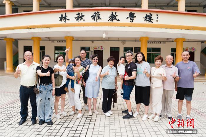 马来西亚八旬侨领携后辈回琼祭祖：“《给阿嬷的情书》唤起家族记忆”